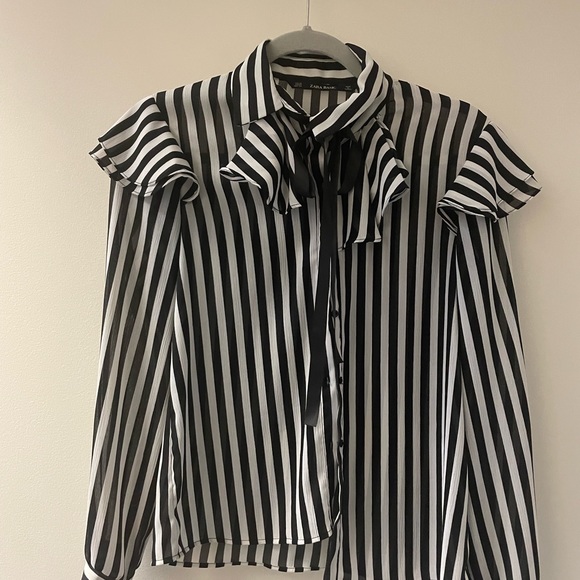 Black and White stripped blouse with ruffle and ribbon tie. - Picture 1 of 2